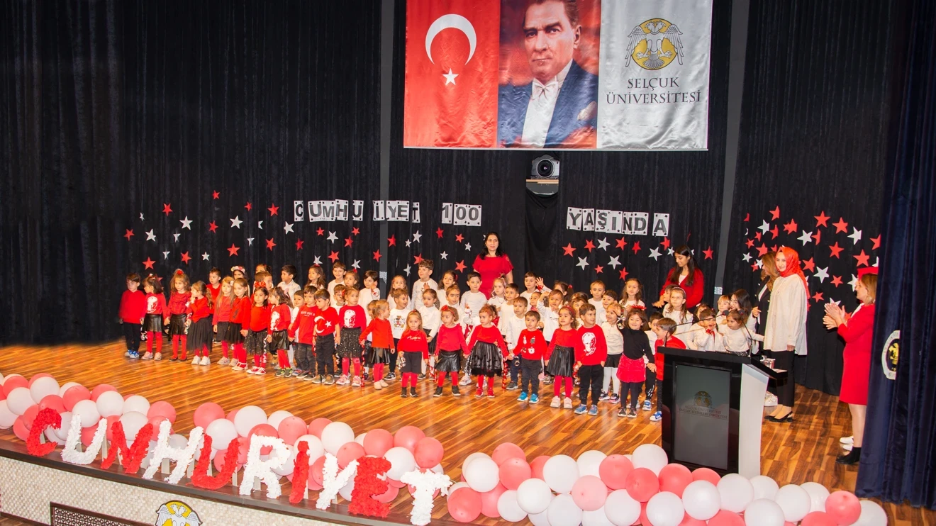 Republic Day was celebrated with enthusiasm at Selçuk University